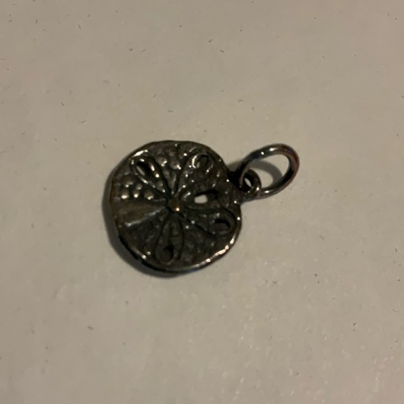 Retired James Avery sand dollar charm - Picture 2 of 3